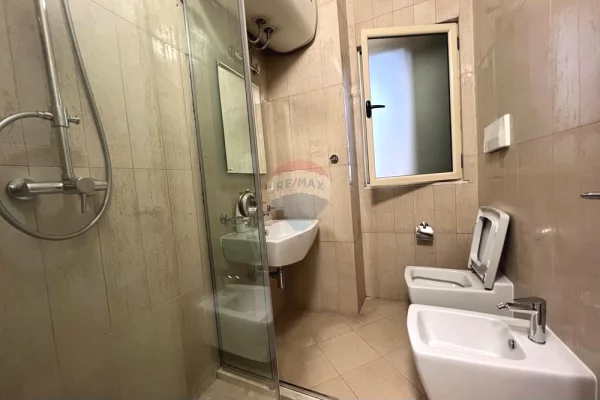 Shtepi me qera Apartament ne Tirane, 2+1, Mobilimi E mobiluar, Pagesa 97,000  Leke.