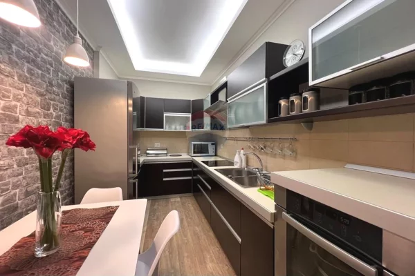 Shtepi me qera Apartament ne Tirane, 2+1, Mobilimi E mobiluar, Pagesa 97,000  Leke.