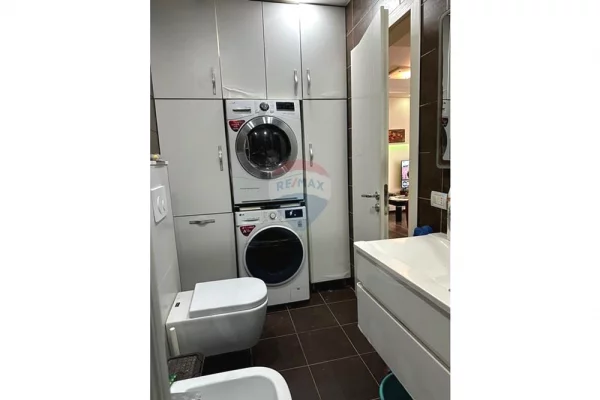 Shtepi me qera Apartament ne Tirane, 3+1, Mobilimi E mobiluar, Pagesa 1,000  Euro.