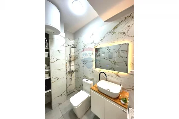 Shtepi ne shitje Apartament ne Tirane, 1+1, Mobilimi E mobiluar, Pagesa 119,000  Euro.