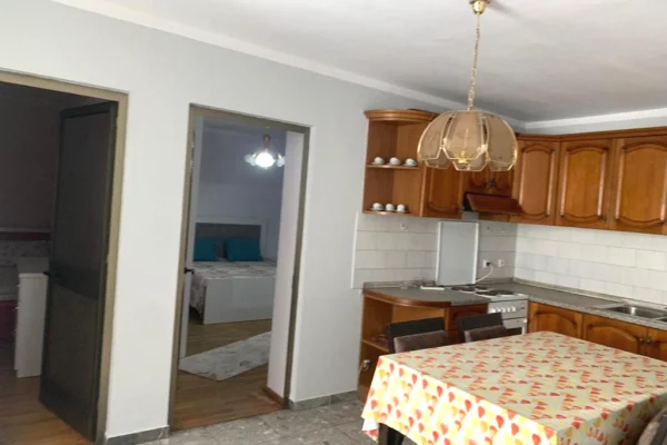 Shtepi me qera Apartament ne Tirane, 2+1, Mobilimi E mobiluar, Pagesa 600  Euro.