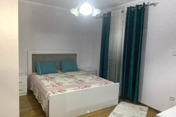 JEPET ME QIRA | Apartament 2+1 – Rruga Fortuzi, Tiranë