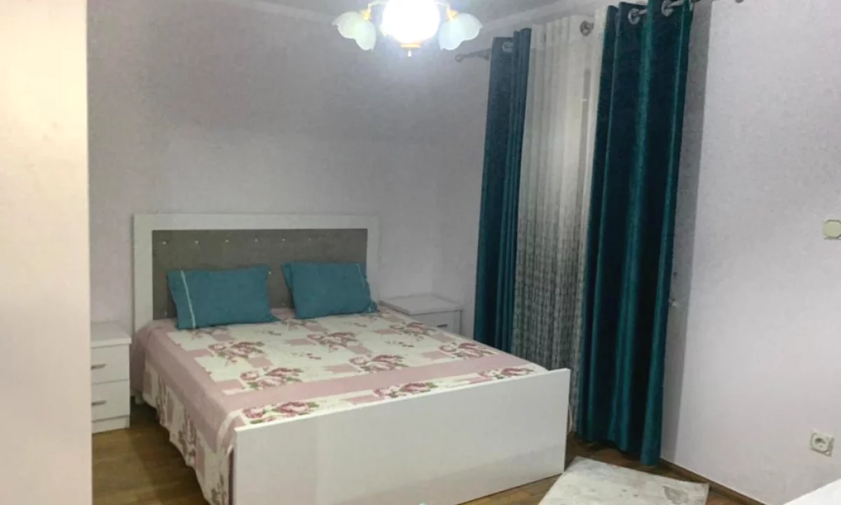 Shtepi me qera Apartament ne Tirane, 2+1, Mobilimi E mobiluar, Pagesa 600  Euro.