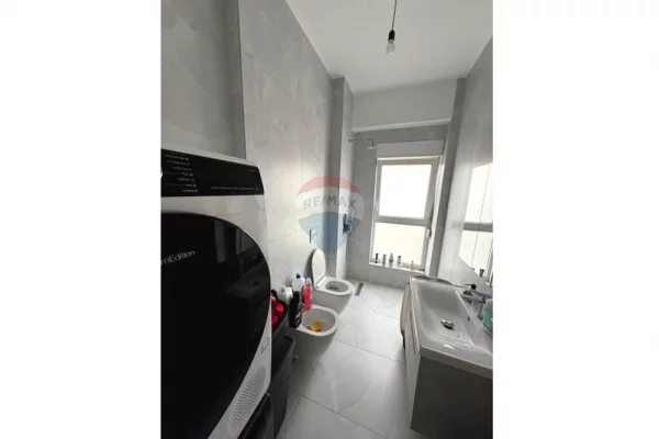 Shtepi ne shitje Apartament ne Tirane, 1+1, Mobilimi E mobiluar, Pagesa 105,000  Euro.