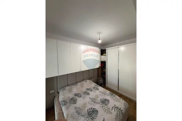 Shtepi ne shitje Apartament ne Tirane, 1+1, Mobilimi E mobiluar, Pagesa 105,000  Euro.