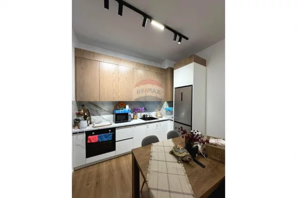 Shtepi ne shitje Apartament ne Tirane, 1+1, Mobilimi E mobiluar, Pagesa 105,000  Euro.
