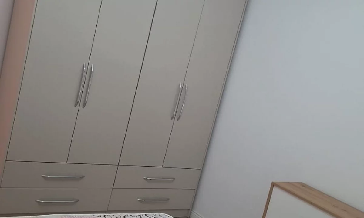 Shtepi me qera Apartament ne Tirane, 2+1, Mobilimi E mobiluar, Pagesa 450  Euro.