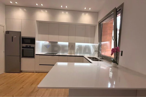 Shtepi me qera Apartament ne Tirane, 2+1, Mobilimi E mobiluar, Pagesa 950  Euro.