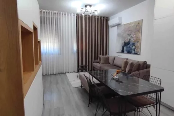 Shtepi me qera Apartament ne Tirane, 1+1, Mobilimi E mobiluar, Pagesa 500  Euro.