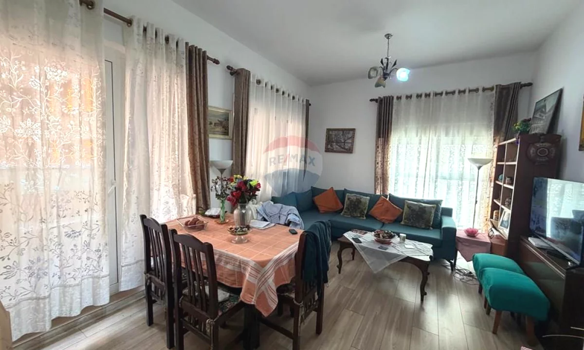 Shtepi ne shitje Apartament ne Tirane, 2+1, Mobilimi E mobiluar, Pagesa 145,000  Euro.