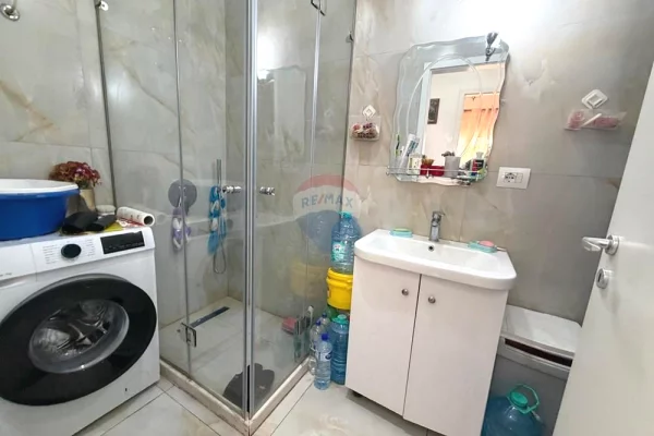 Shtepi ne shitje Apartament ne Tirane, 2+1, Mobilimi E mobiluar, Pagesa 145,000  Euro.
