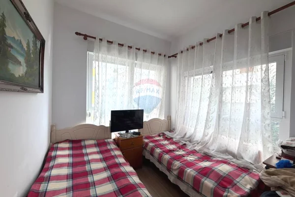 Shtepi ne shitje Apartament ne Tirane, 2+1, Mobilimi E mobiluar, Pagesa 145,000  Euro.