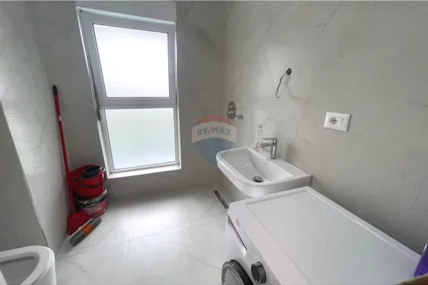 Shtepi ne shitje Apartament ne Tirane, 1+1, Mobilimi E mobiluar, Pagesa 115,000  Euro.