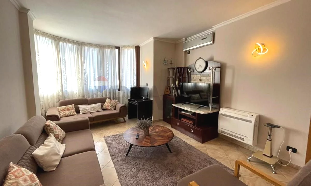 Shtepi ne shitje Apartament ne Tirane, 2+1, Mobilimi E mobiluar, Pagesa 227,000  Euro.