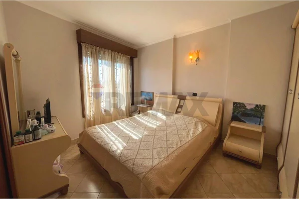 Shtepi ne shitje Apartament ne Tirane, 2+1, Mobilimi E mobiluar, Pagesa 227,000  Euro.
