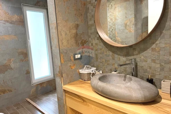 Shtepi me qera Apartament ne Tirane, 1+1, Mobilimi E mobiluar, Pagesa 1,100  Euro.