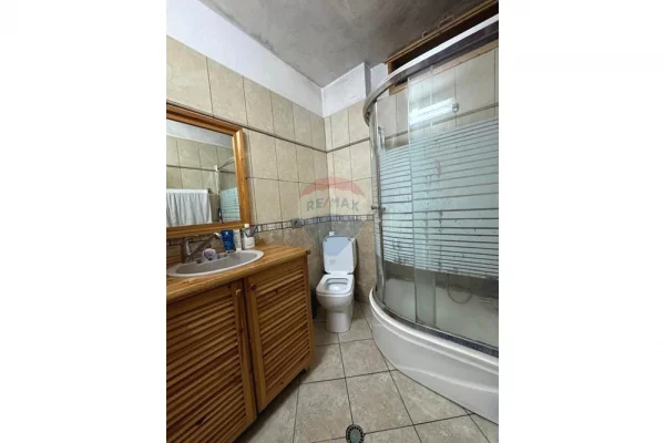 Shtepi me qera Apartament ne Tirane, 2+1, Mobilimi E mobiluar, Pagesa 500  Euro.