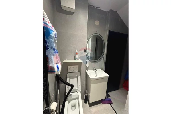 Shtepi me qera Apartament ne Tirane, Garsoniere, Mobilimi E mobiluar, Pagesa 40,000  Leke.