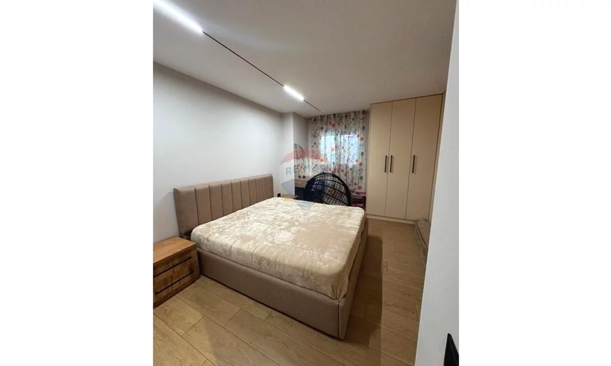 Shtepi me qera Apartament ne Tirane, Garsoniere, Mobilimi E mobiluar, Pagesa 40,000  Leke.