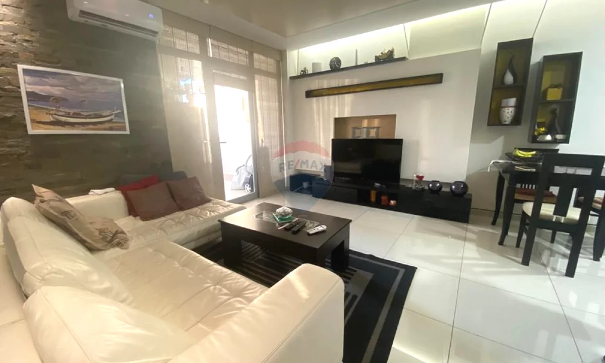 Shtepi ne shitje Apartament ne Tirane, 2+1, Mobilimi E mobiluar, Pagesa 17,000,000  Leke.
