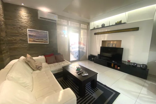 Shtepi ne shitje Apartament ne Tirane, 2+1, Mobilimi E mobiluar, Pagesa 17,000,000  Leke.