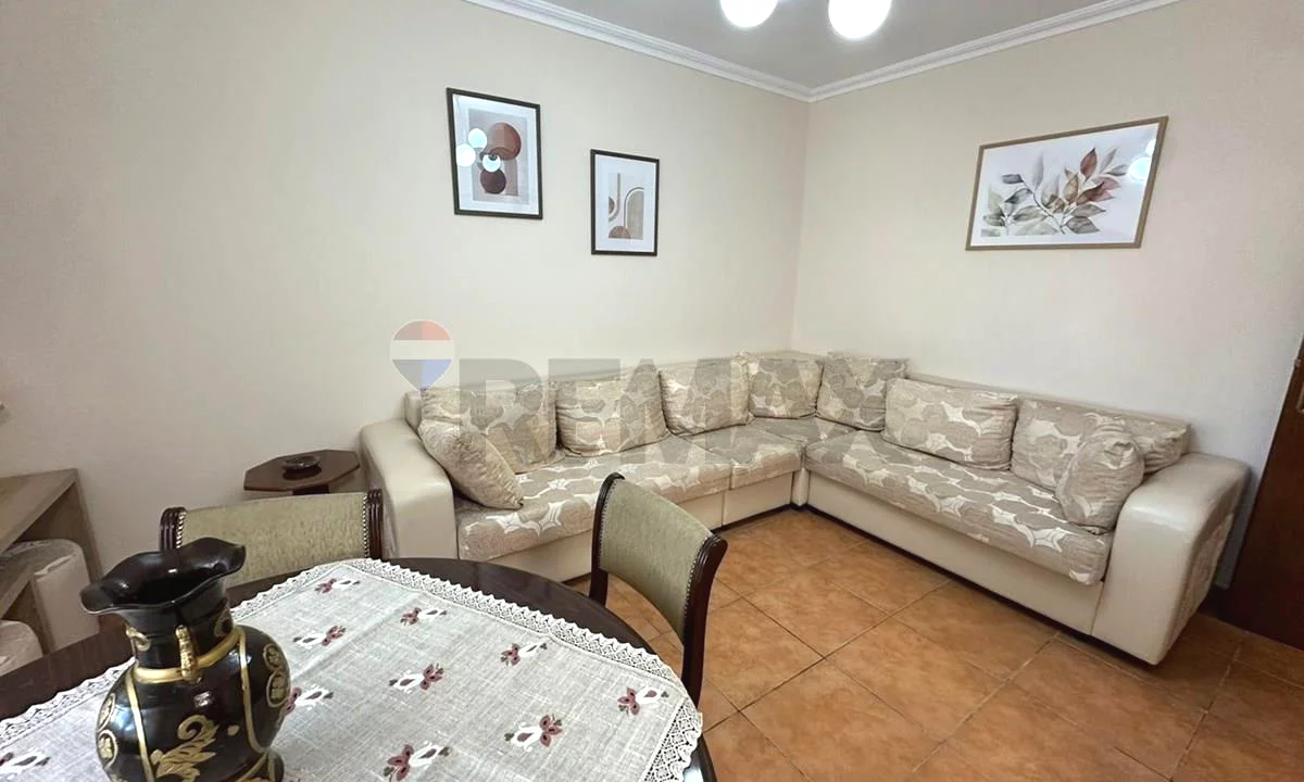 Shtepi me qera Apartament ne Tirane, 2+1, Mobilimi E mobiluar, Pagesa 650  Euro.
