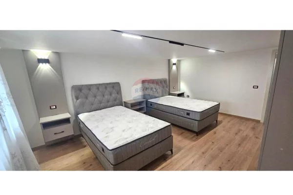 Shtepi me qera Apartament ne Tirane, 2+1, Mobilimi E mobiluar, Pagesa 80,000  Leke.
