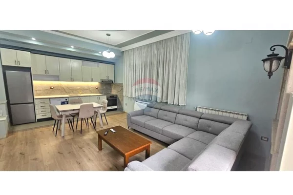 Shtepi me qera 2+1 ne Tirane - 80,000 Leke