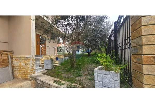 Shtepi me qera Apartament ne Tirane, 2+1, Mobilimi E mobiluar, Pagesa 80,000  Leke.