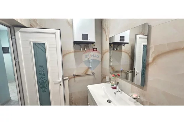 Shtepi me qera Apartament ne Tirane, 2+1, Mobilimi E mobiluar, Pagesa 80,000  Leke.