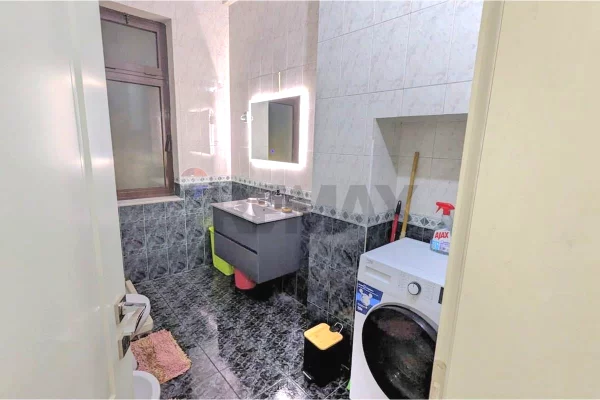 Shtepi me qera Apartament ne Tirane, 3+1, Mobilimi E mobiluar, Pagesa 650  Euro.