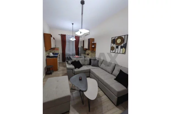 Apartament i Bollshëm 3+1 me Qira – Vasil Shanto (Bulevardi Bajram Curri)