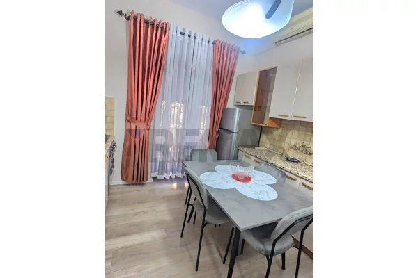 Shtepi me qera Apartament ne Tirane, 3+1, Mobilimi E mobiluar, Pagesa 650  Euro.