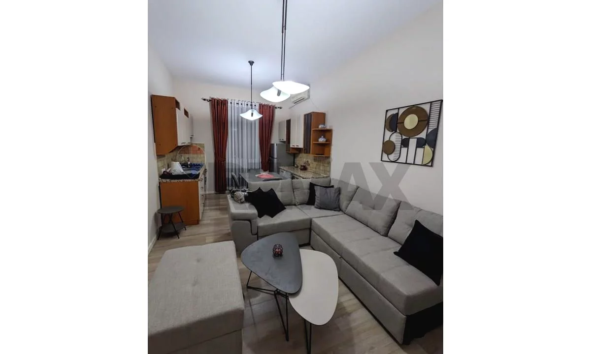 Shtepi me qera Apartament ne Tirane, 3+1, Mobilimi E mobiluar, Pagesa 650  Euro.