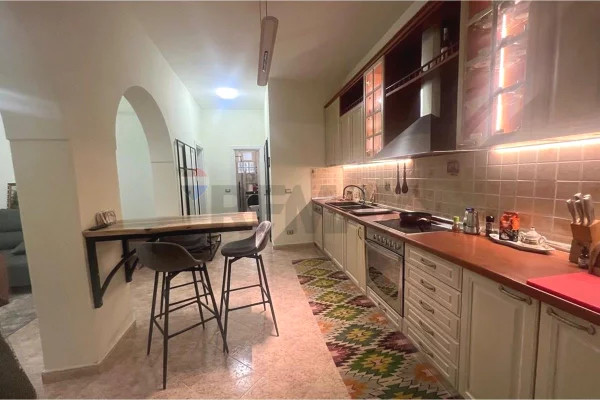 Apartament 3+1 me Qira – Komuna e Parisit