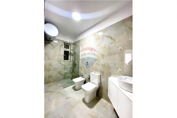 Shtepi me qera Apartament ne Tirane, 2+1, Mobilimi E mobiluar, Pagesa 1,200  Euro.