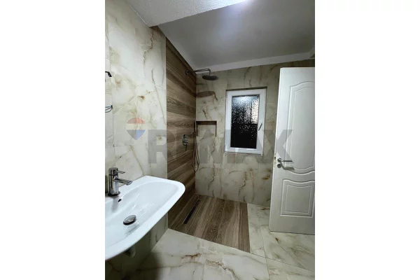 Shtepi me qera Apartament ne Tirane, 2+1, Mobilimi E mobiluar, Pagesa 75,000  Leke.