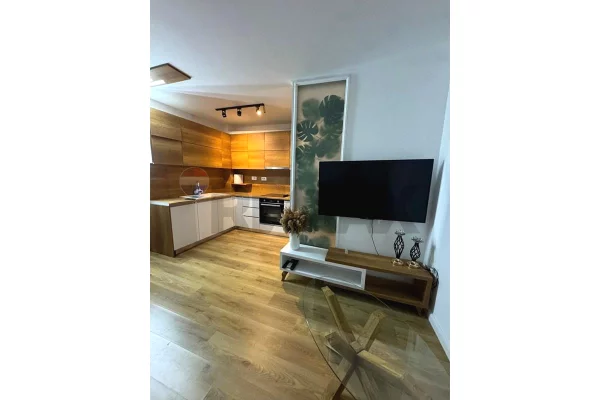 Apartament 2+1+2 për Qira në Xhamllik!