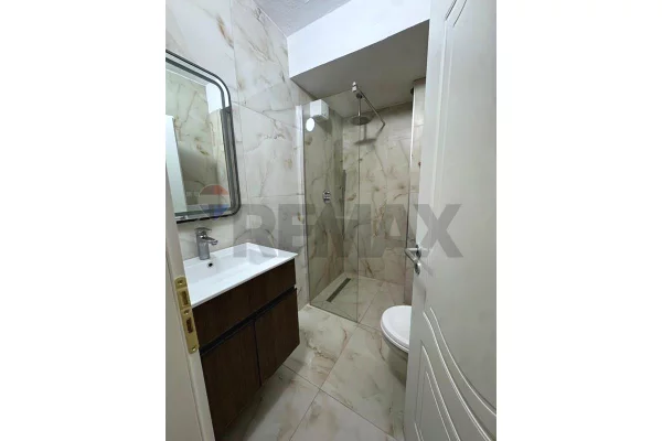 Shtepi me qera Apartament ne Tirane, 2+1, Mobilimi E mobiluar, Pagesa 75,000  Leke.