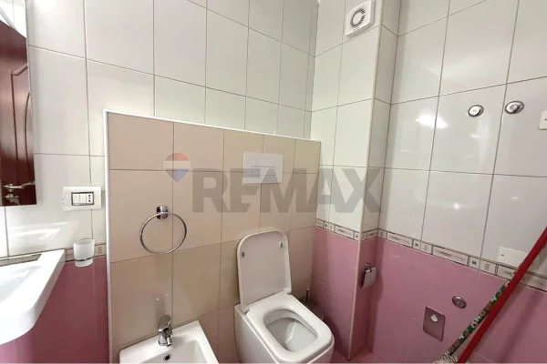 Shtepi ne shitje Apartament ne Tirane, 2+1, Mobilimi E mobiluar, Pagesa 128,580  Euro.