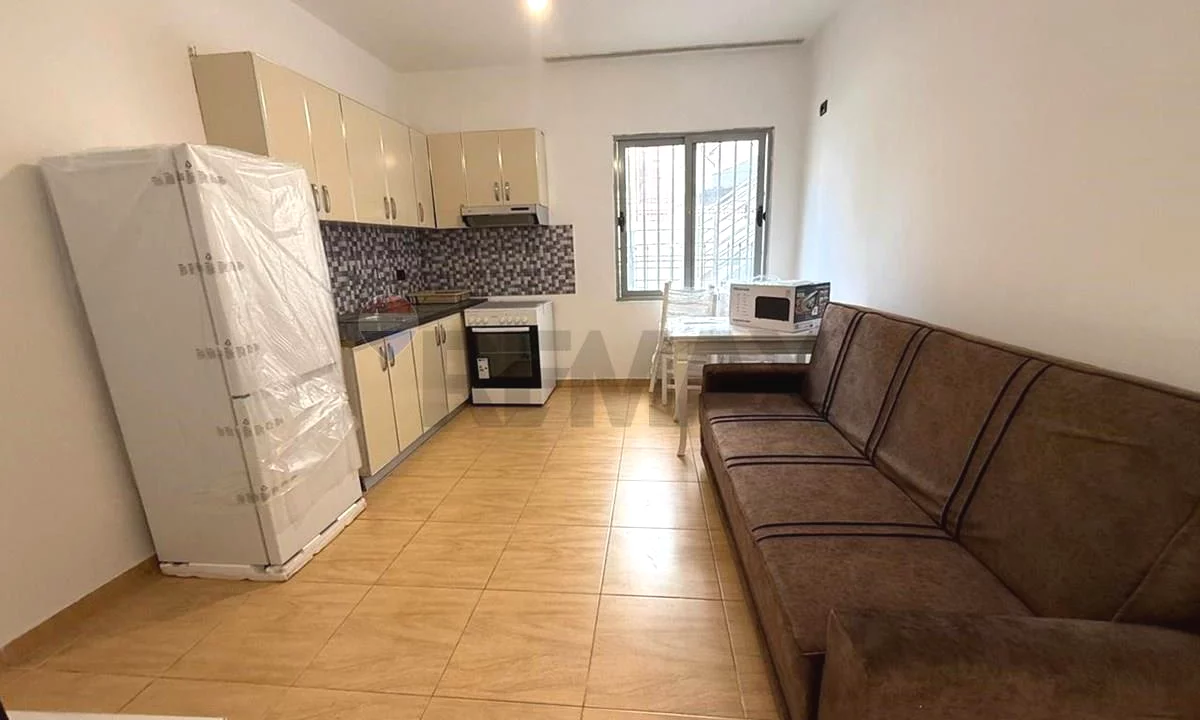 Shtepi me qera Apartament ne Tirane, 1+1, Mobilimi E mobiluar, Pagesa 50,000  Leke.
