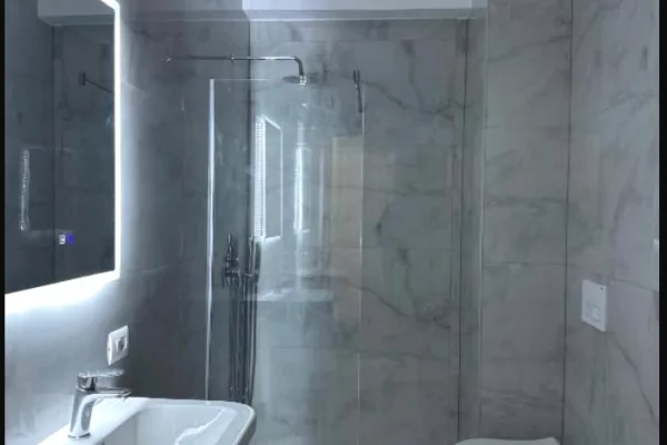Shtepi me qera Apartament ne Tirane, 2+1, Mobilimi E mobiluar, Pagesa 70,000  Leke.
