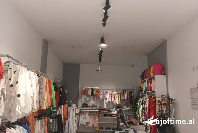 Ambiente Commerciale in Affitto 1+1 a Tirana - 80,000 Leke