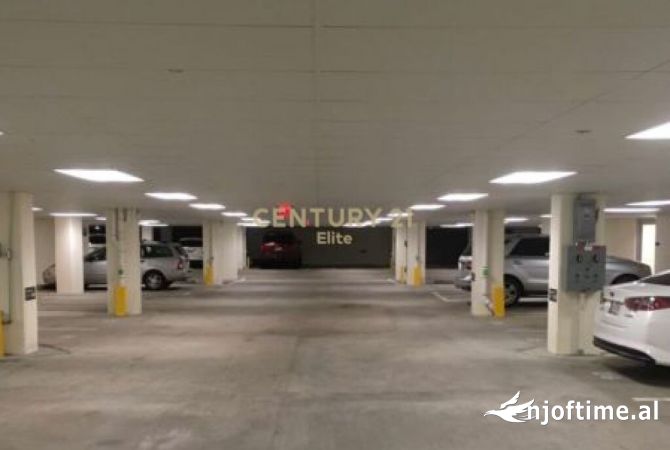 Ambiente Commerciale in Affitto 3+1 a Tirana - 150 Euro