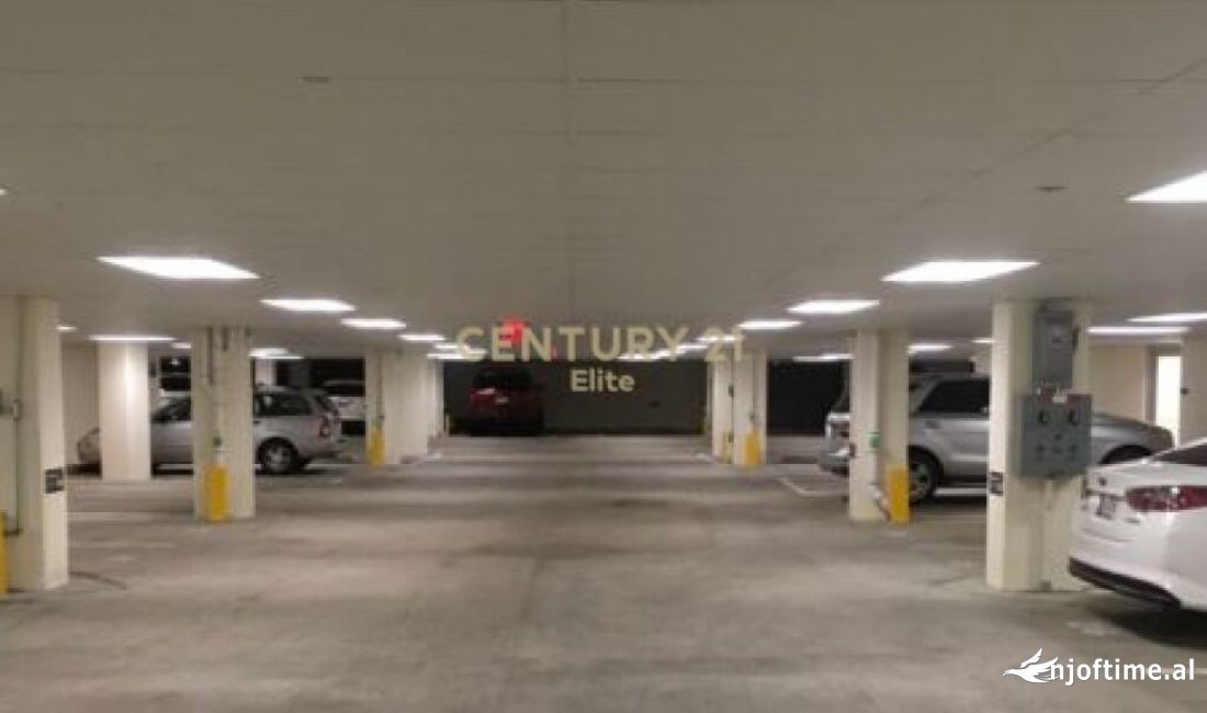 JEPET ME QIRA POST PARKIMI TEK PALLATET E DELIGJORGJIT