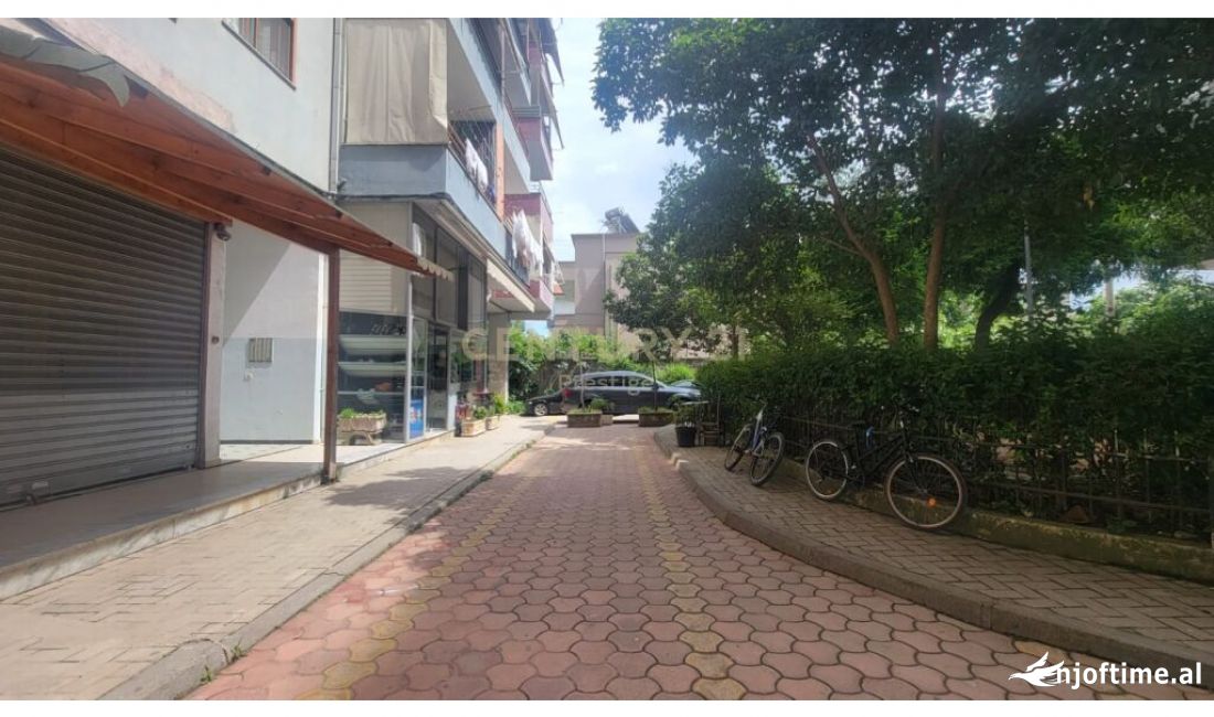 SHITET AMBIENT KOMERCIAL TEK BULEVARDI MIGJENI, ASTIR 