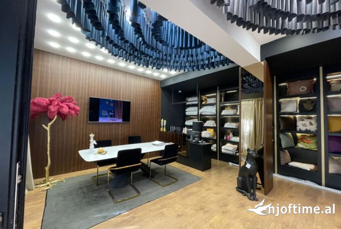 Ambiente Commerciale in Affitto 1+1 a Tirana - 3,000 Euro