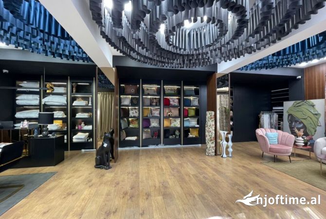 Ambiente Commerciale in Affitto 1+1 a Tirana - 3,000 Euro
