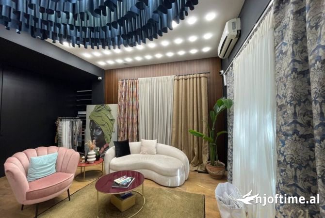 Ambiente Commerciale in Affitto 1+1 a Tirana - 3,000 Euro