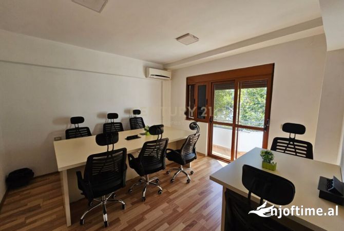 Ambiente Commerciale in Affitto 3+1 a Tirana - 850 Euro